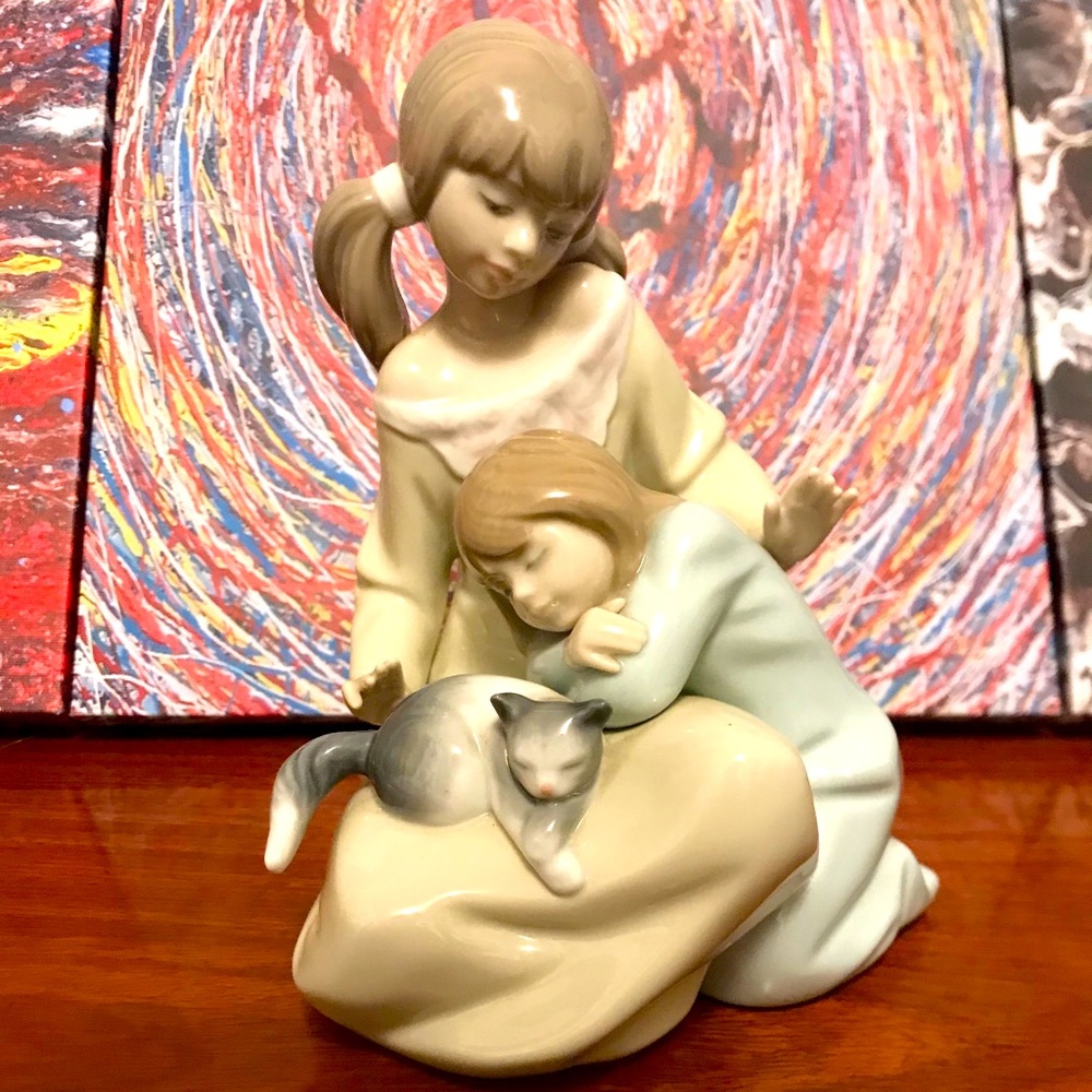 Lladro Figurine Little Sister and Cat MINT COND.
